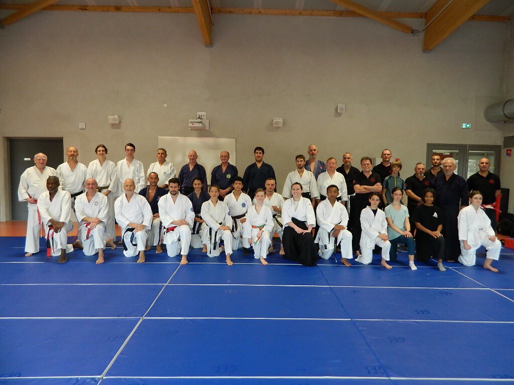photo de groupe des participants au stage de self-defense